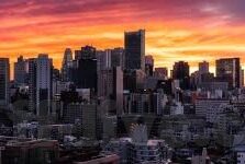 足球出现红牌计算比分-足球场上的红牌风暴，当比分计算遇上规则与争议的碰撞